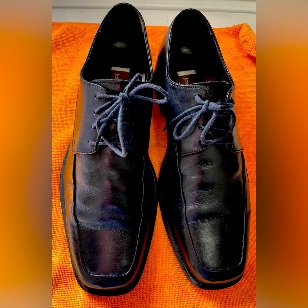 Pair of Mens Black Johnston and Murphy Size 9.5 Med Square Toe Oxfords